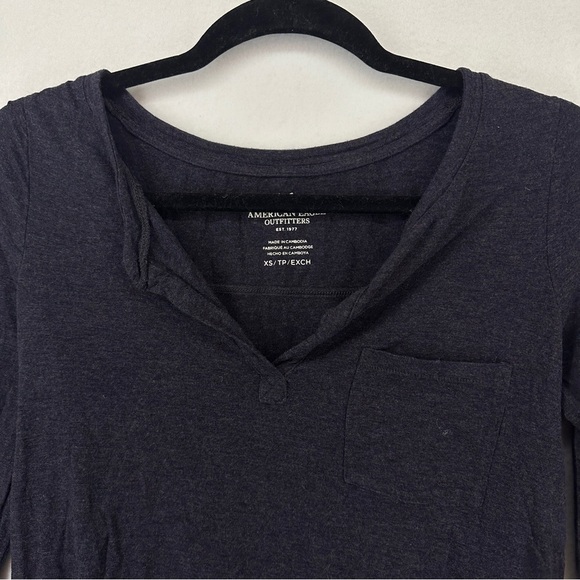 American Eagle Long Sleeve V Neck Top Solid Womans XS Navy Blue - Picture 2 of 9